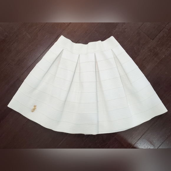 Brand new white skirt - Picture 1 of 3